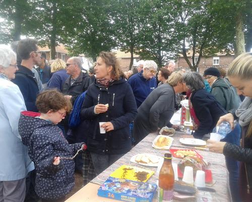 St Cordon 2017 Place des platanes gpe partage (46)