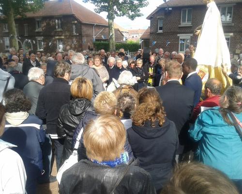 St Cordon 2017 Place des platanes gpe partage (69)