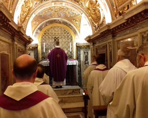 Messe au plus près du tombeau de l’apôtre Pierre