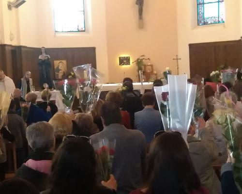 Bénediction des roses et de l huile de Sainte Rita