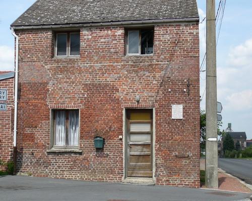 Busigny - maison plaque