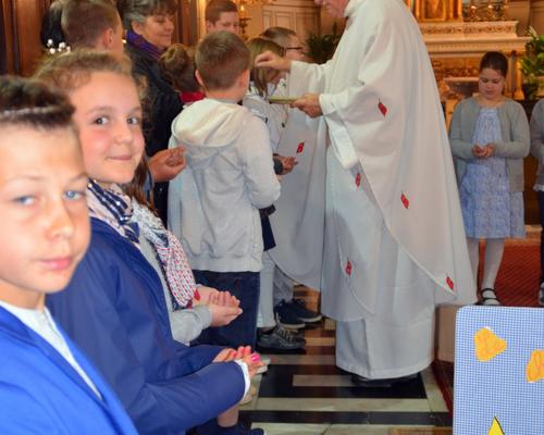 2019-05-05 premières communions à Landrecies 39