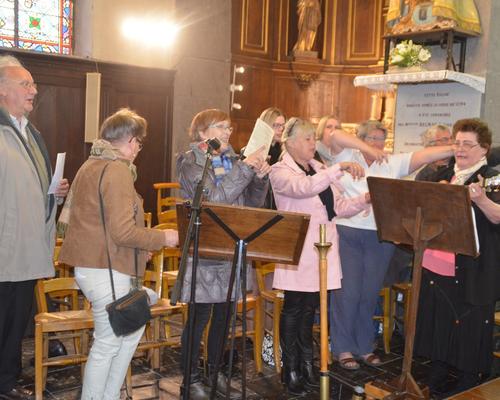 2019-05-05 premières communions à Landrecies 47