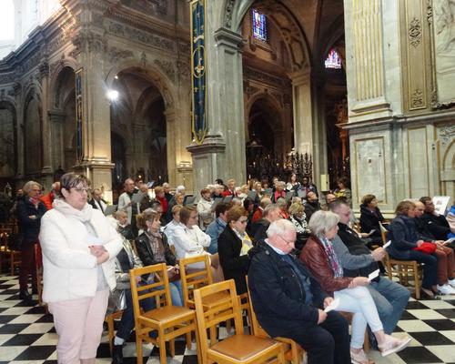 devant l'icône Notre-Dame de Grâce