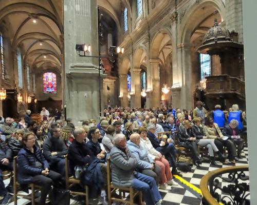 2019-05-10 Natasha St Pier a la cathedrale (6)