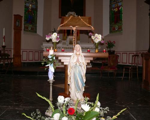 Vierge fleurie