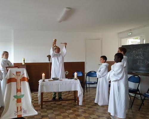 servants autel juillet19 8