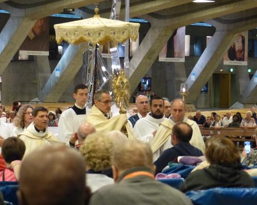 Procession-sacrement-lourdes-19.08.2019 7