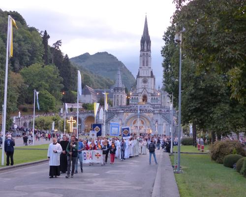 procession-flambeaux-lourdes-20.08.2019