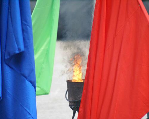 de près pour ceux qui sont loin.