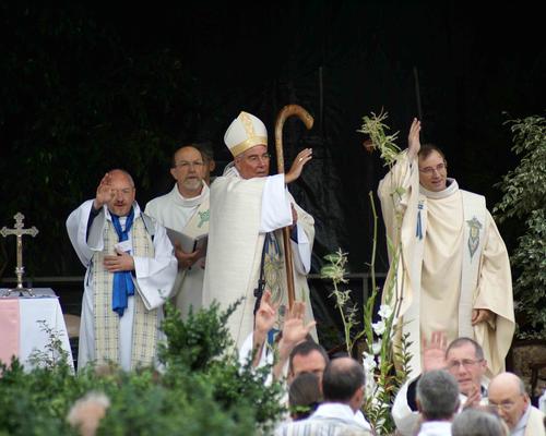 Que le Seigneur vous bénisse au Nom du Père, du Fils ...