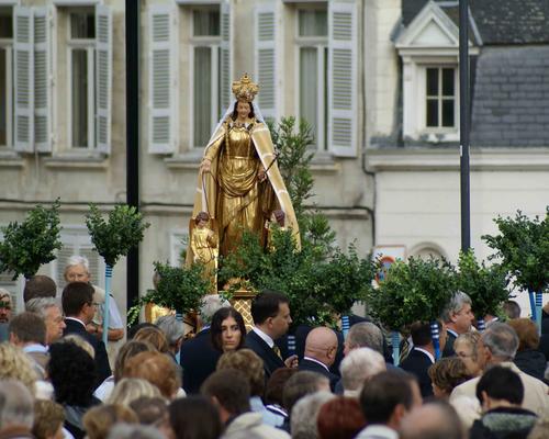 Début de la grande marche avec tous les Royers, serviteurs de Marie et du Pélerinage !