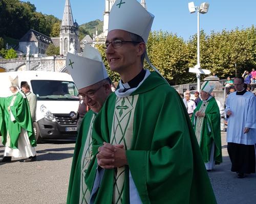Mgr Dollman vert + mitre (2)