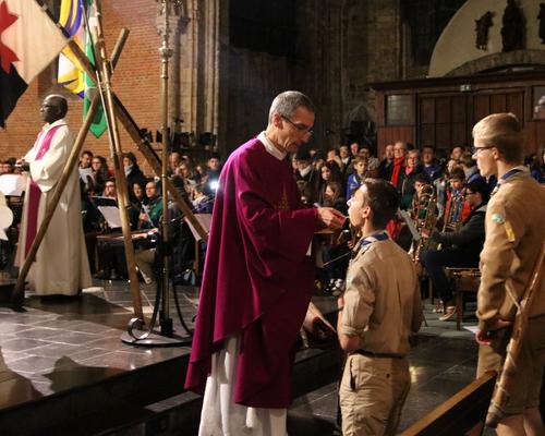 Mgr Dollmann + scouts