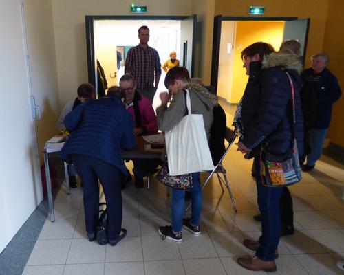On vérifie les inscriptions et... on inscrit les non-inscrits (Tous sont les bienvenus !).