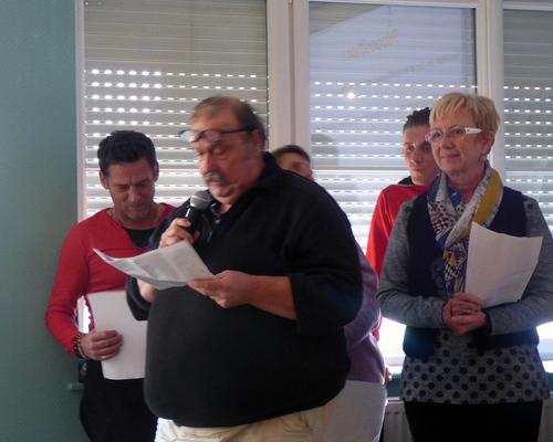 Robert fait des propositions pour aider les personnes accueillies face à Pôle Emploi.