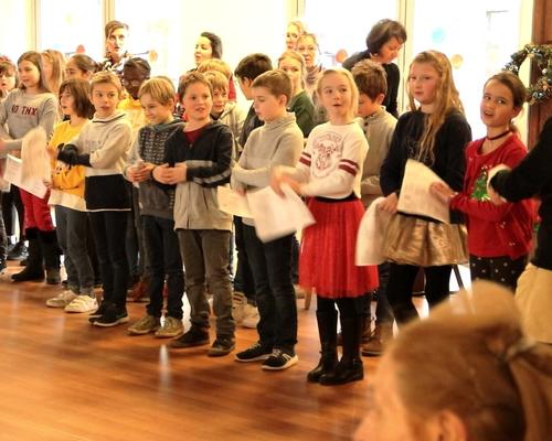 1912_Caté chante Noël Résidence MDV 13