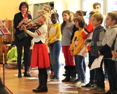 1912_Caté chante Noël Résidence MDV 25