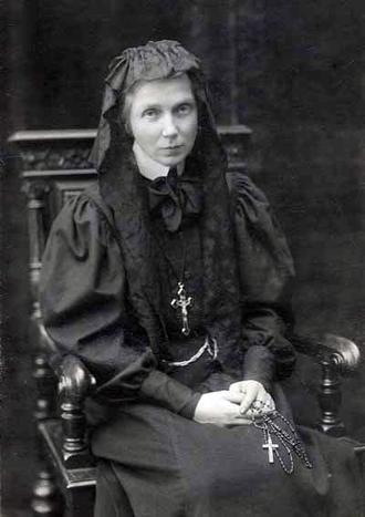 Ursula_Leduhovskaya_in_1907