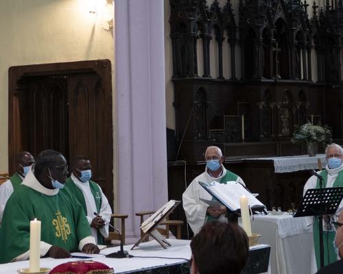 Messe installation Paul Iwanga 27.09 (15)