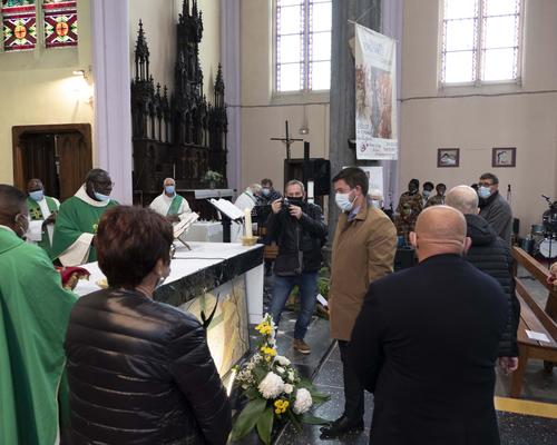 Messe installation Paul Iwanga 27.09 (21)