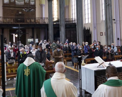 Messe installation Paul Iwanga 27.09 (29)