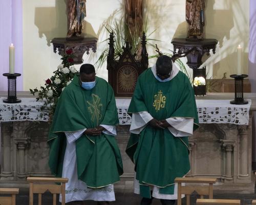 Messe installation Paul Iwanga 27.09 (53)