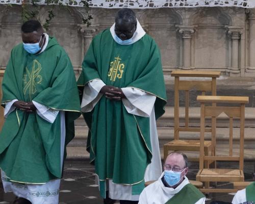 Messe installation Paul Iwanga 27.09 (54)