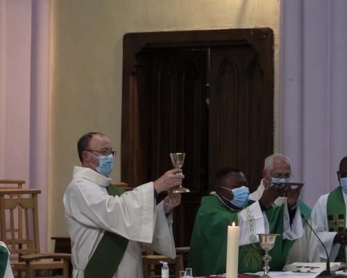Messe installation Paul Iwanga 27.09 (78)