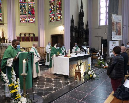 Messe installation Paul Iwanga 27.09 (92)