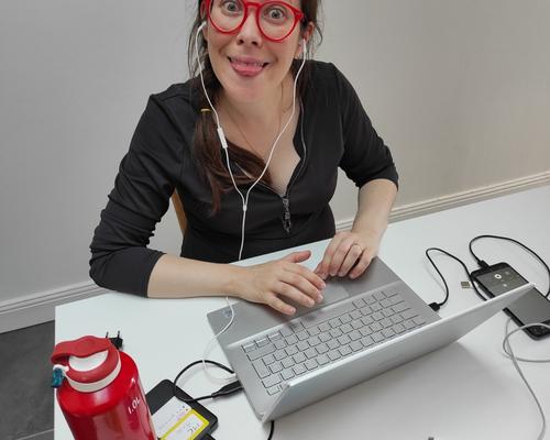 Marie Christine en coulisses pour les montages