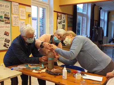5 -On s\'affaire autour du santon