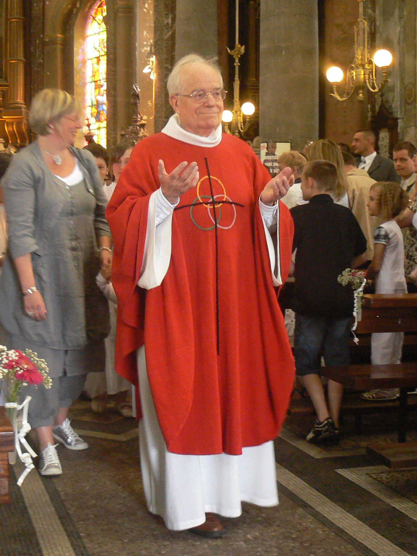 prêtre associé à la paroisse St François en Val d'Escaut jusqu'en 2011
chanoine à la cathédrale de Cambrai