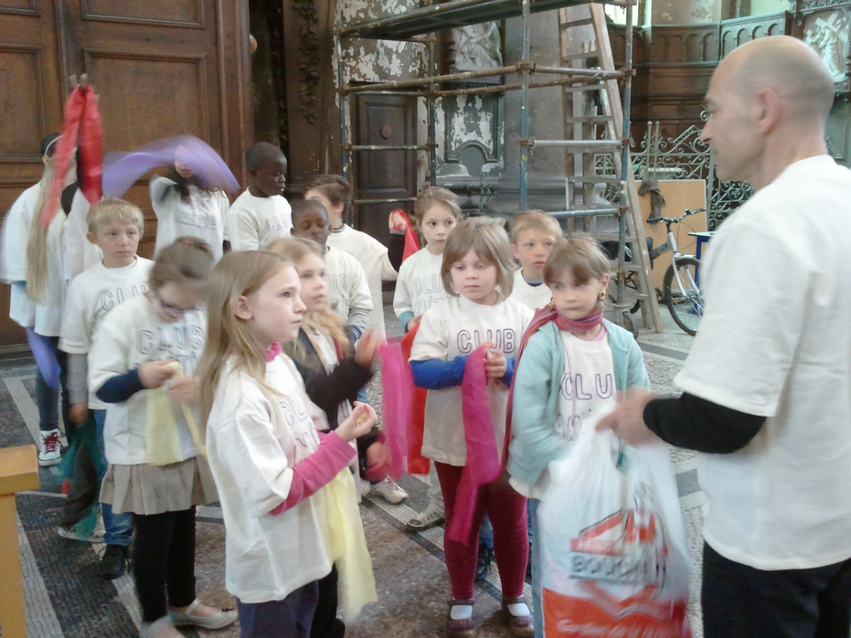 Les enfants se sont d'abord rassemblés pour la messe paroissiale