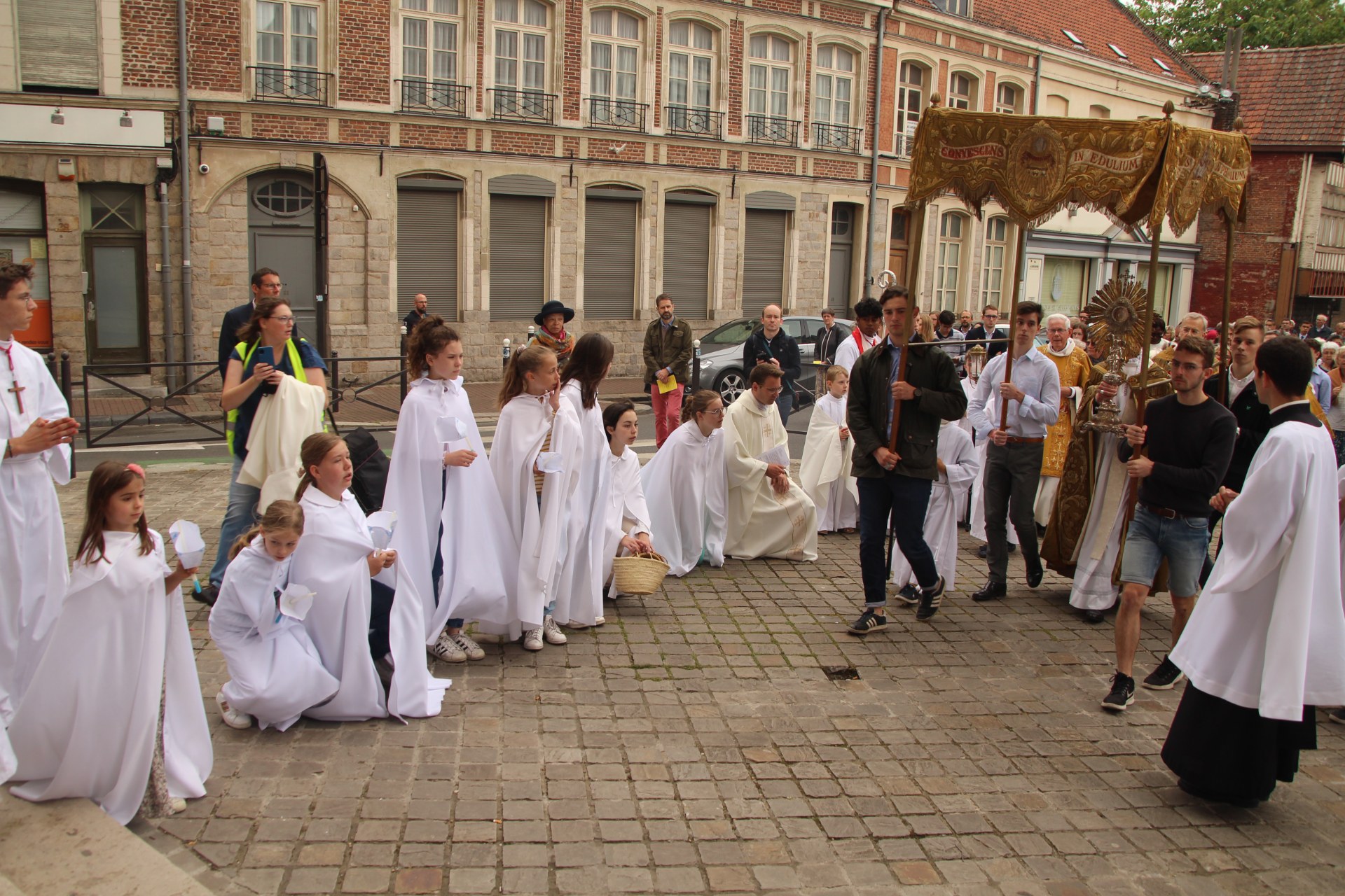 Arrivée de la procession à St-Pierre