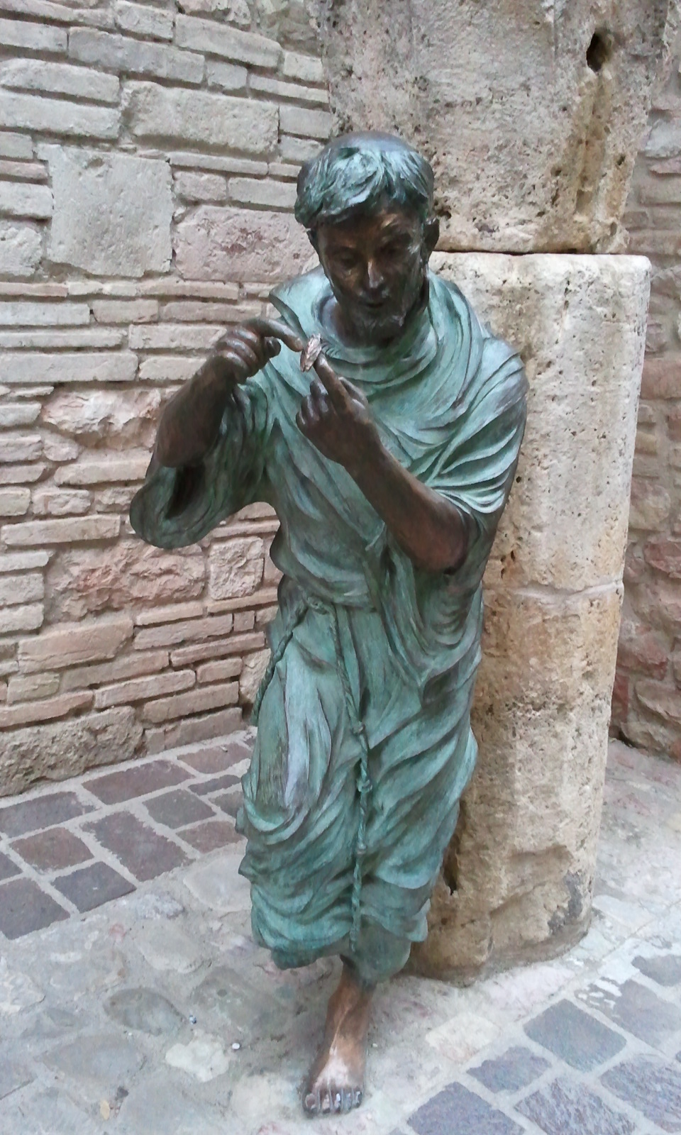 Assise - Portioncule :  Statue St François et Sr C
