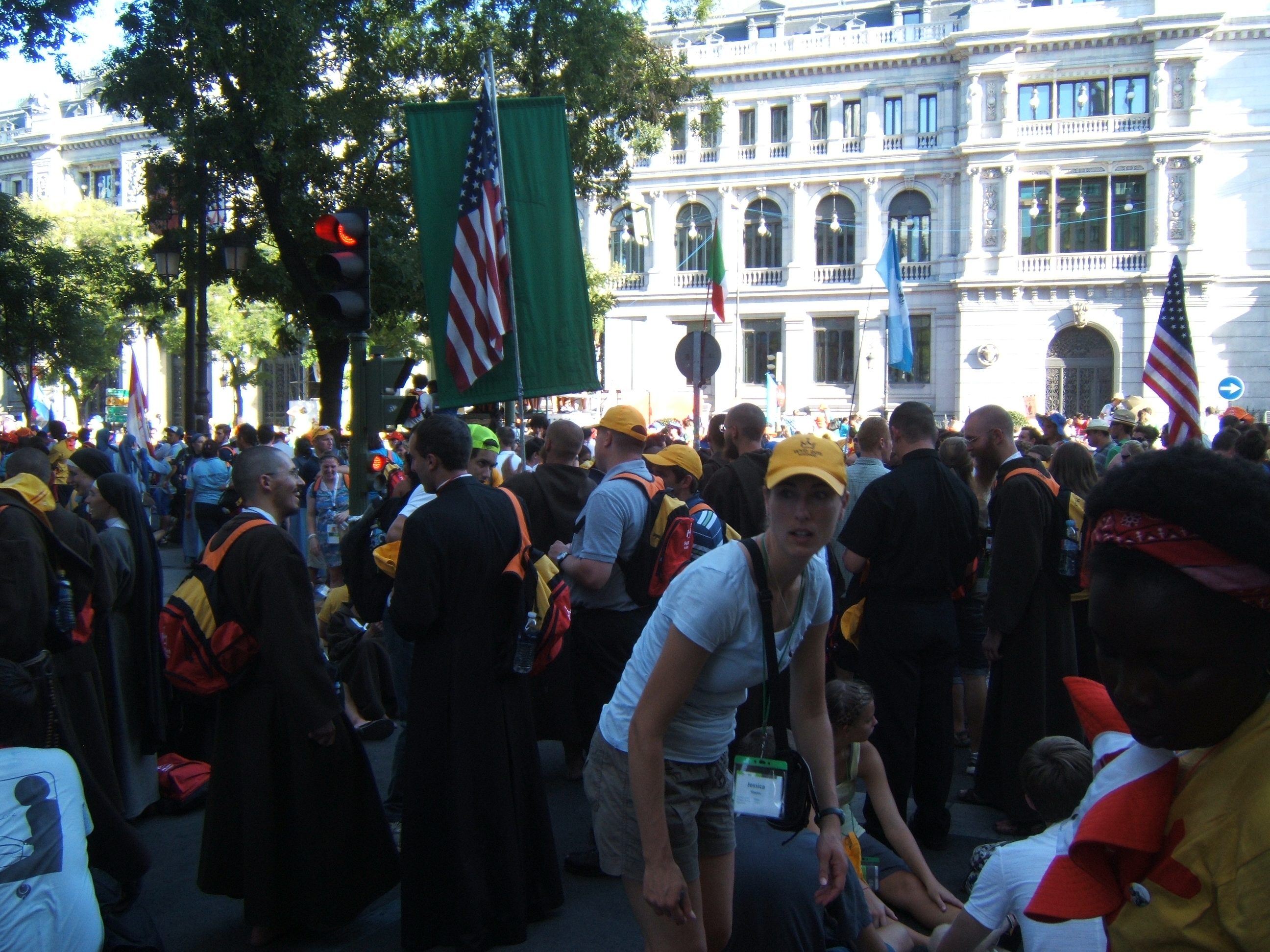 En attendant la messe inaugurale des JMJ à Madrid!