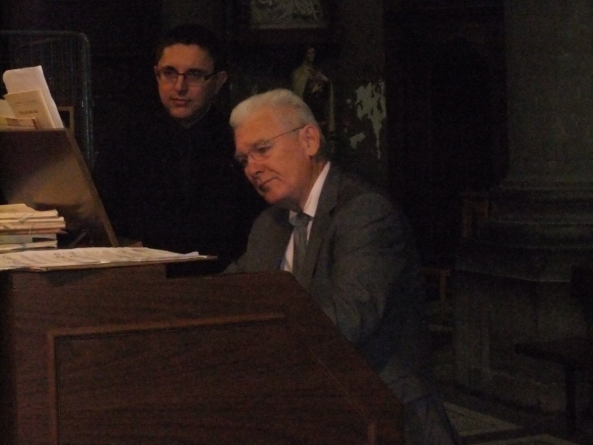 Le samedi 30 avril 2011, nous avons eu la chance d'écouter un récital d'orgue par M. Richard Jankoviak, dans l'église de Condé où se trouvait l'exposition des icônes