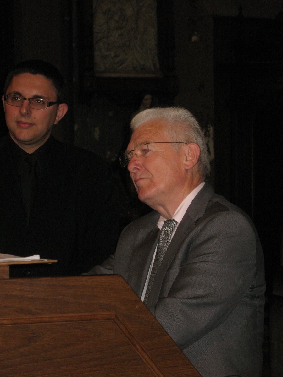 Le samedi 30 avril 2011, nous avons eu la chance d'écouter un récital d'orgue par M. Richard Jankoviak, dans l'église de Condé où se trouvait l'exposition des icônes