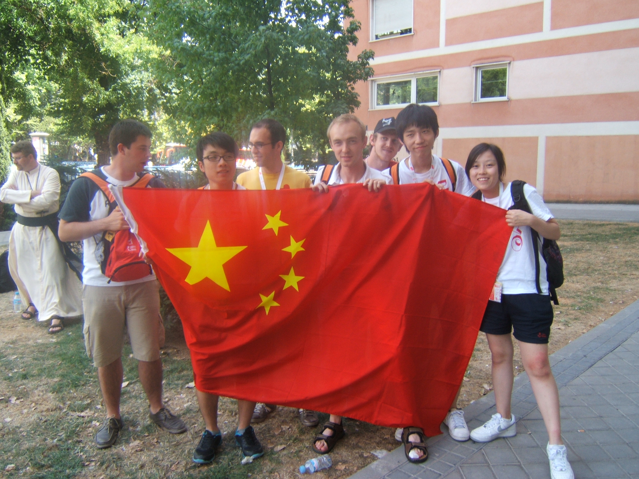 Avec de jeunes Chinois, place d'Espagne à Madrid!