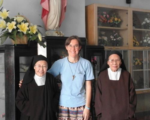 avec la prieure et une sr du Carmel de Saigon