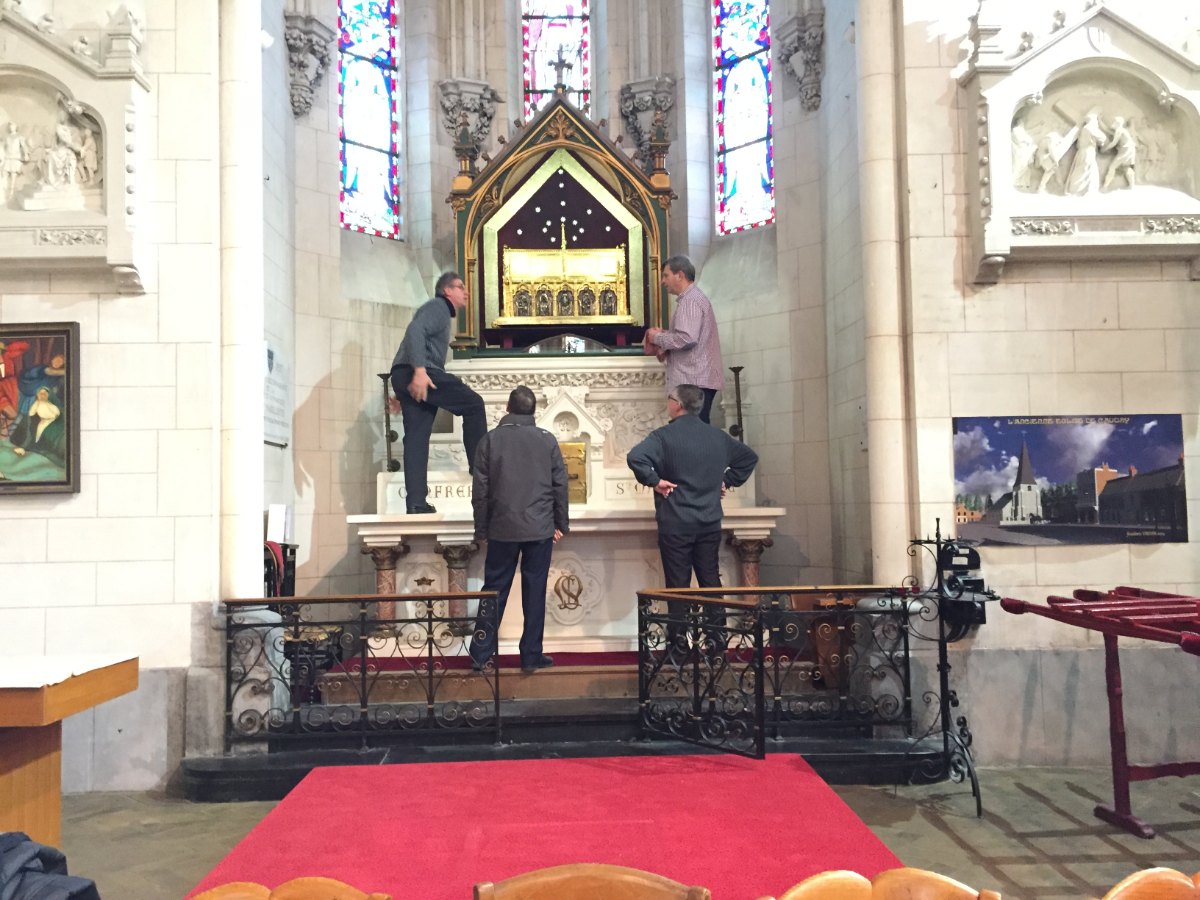 Benediction stele Nouvelle Confrerie 1 nov 2015 00