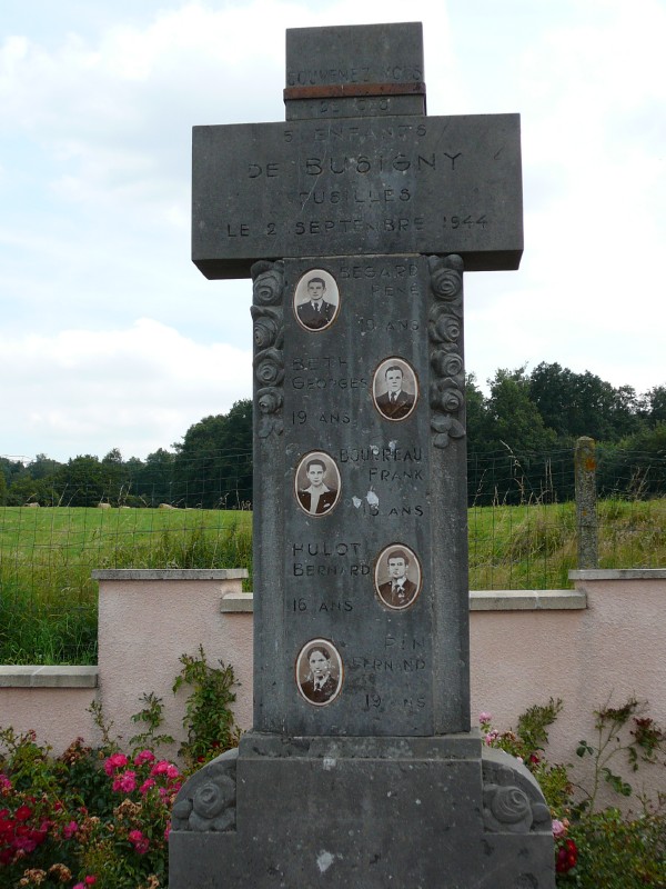 en mémoire des cinq résistans fusillés en septembre 1944