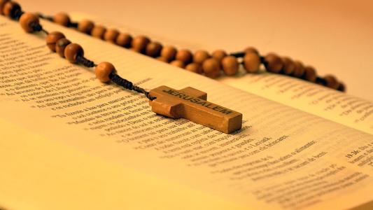 Chapelet et Bible