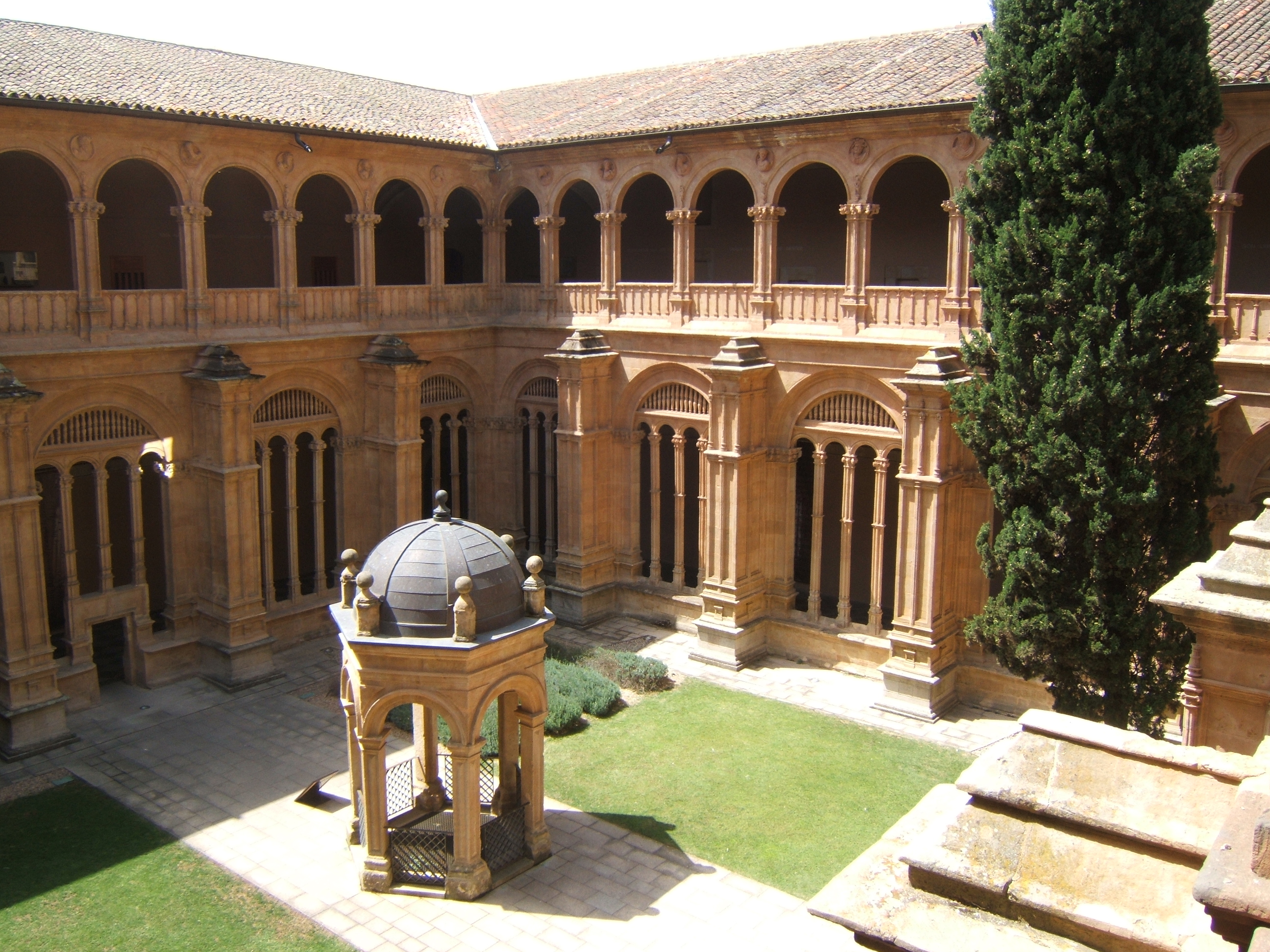 Le cloître des Dominicains de Salamanque