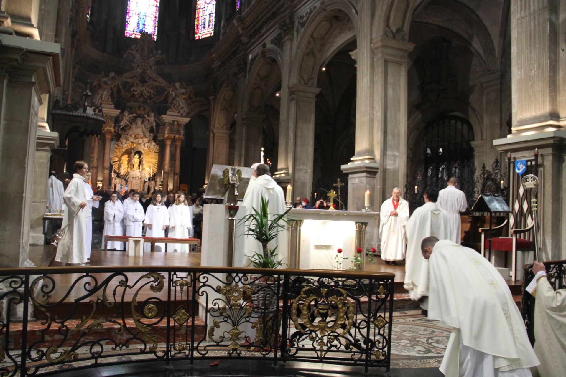 Confirmation servants autel 2022 cathédrale
