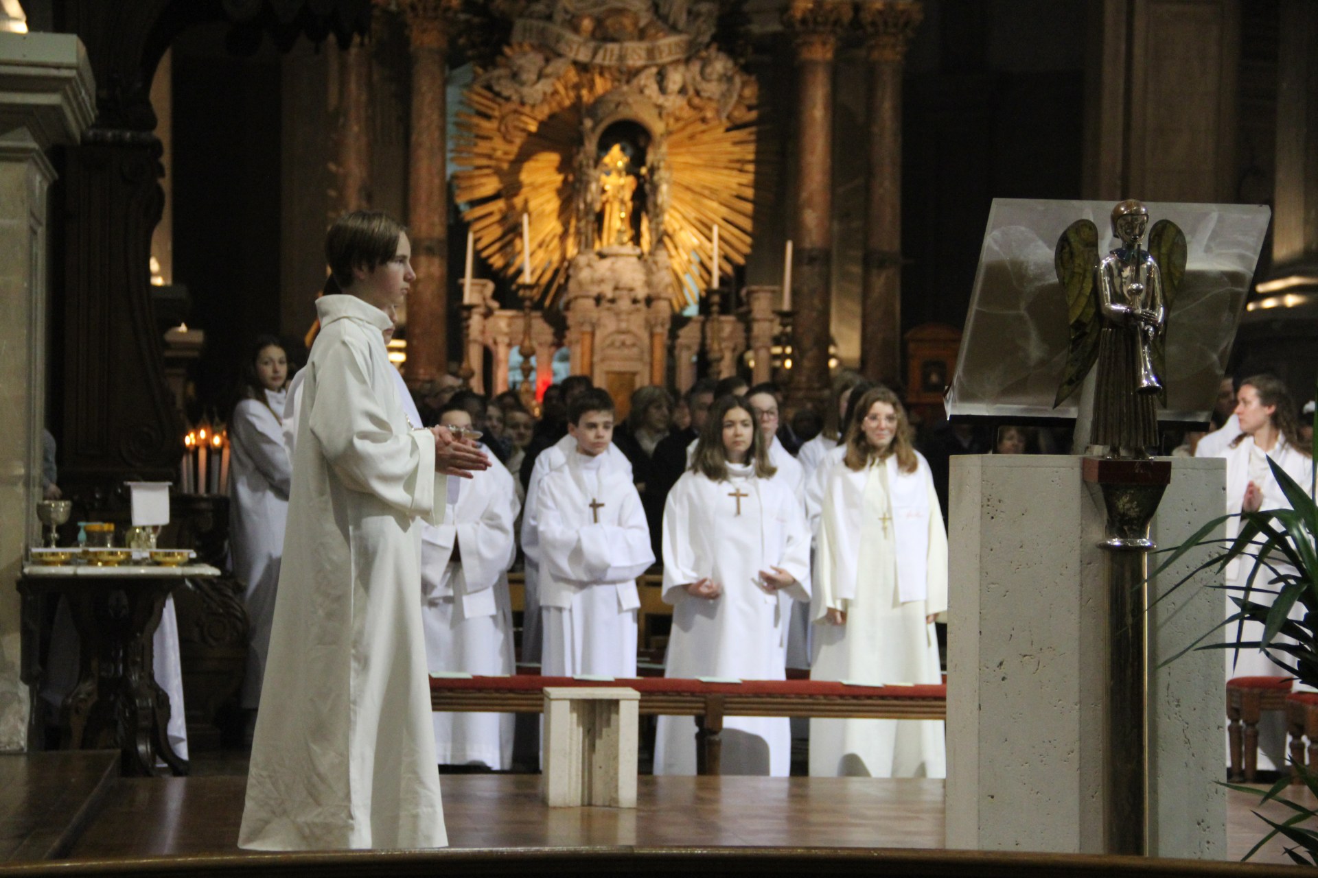 Confirmation servants autel 2022 cathédrale 3