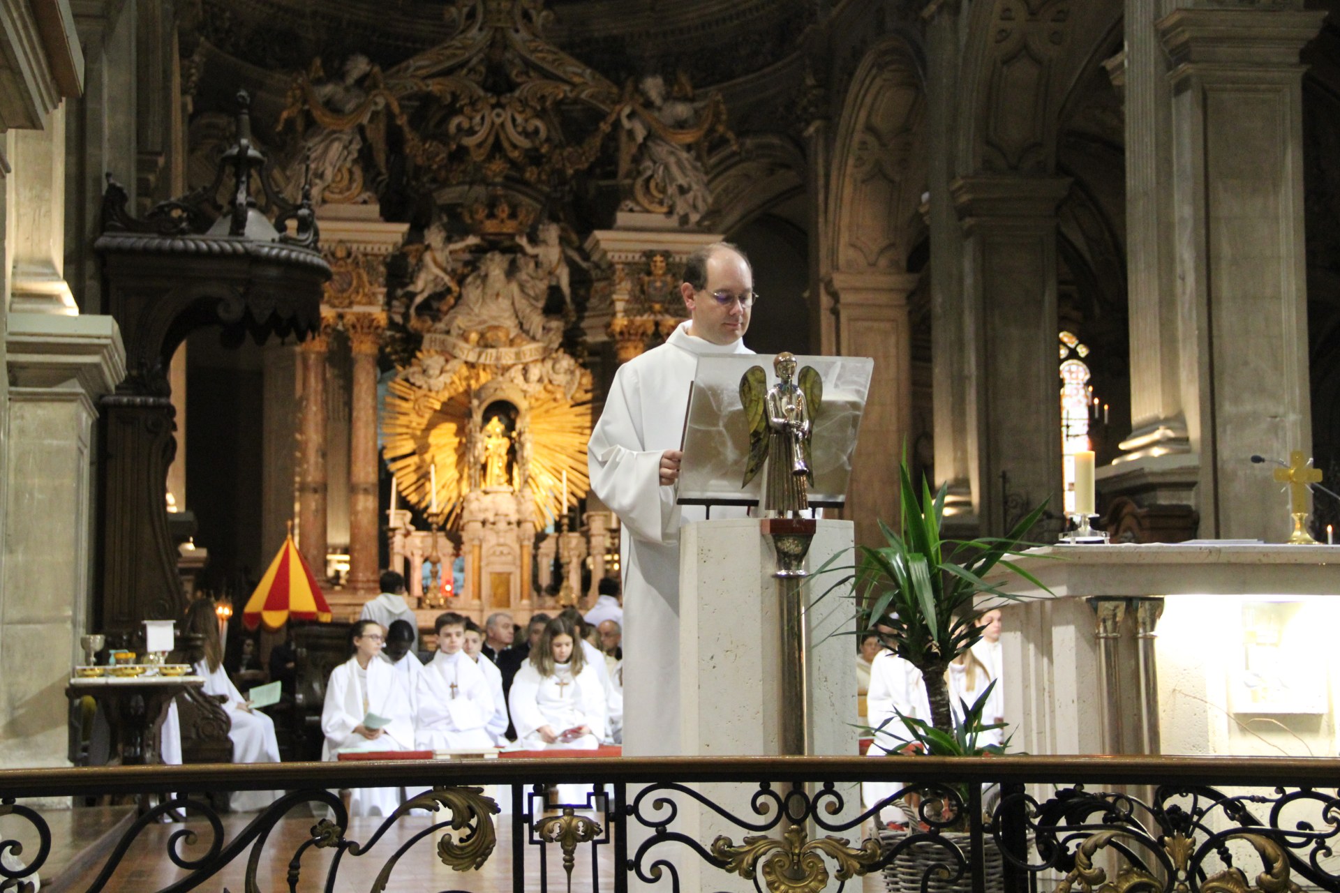 Confirmation servants autel 2022 cathédrale 6