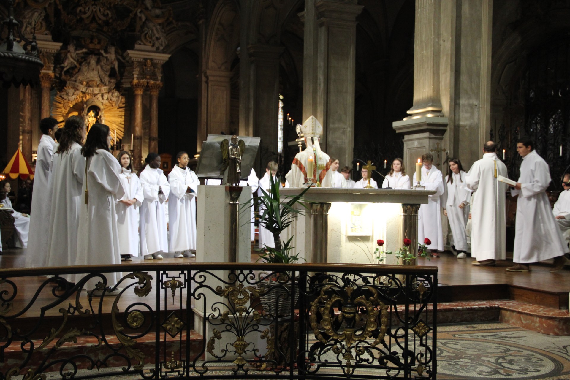 Confirmation servants autel 2022 cathédrale 16
