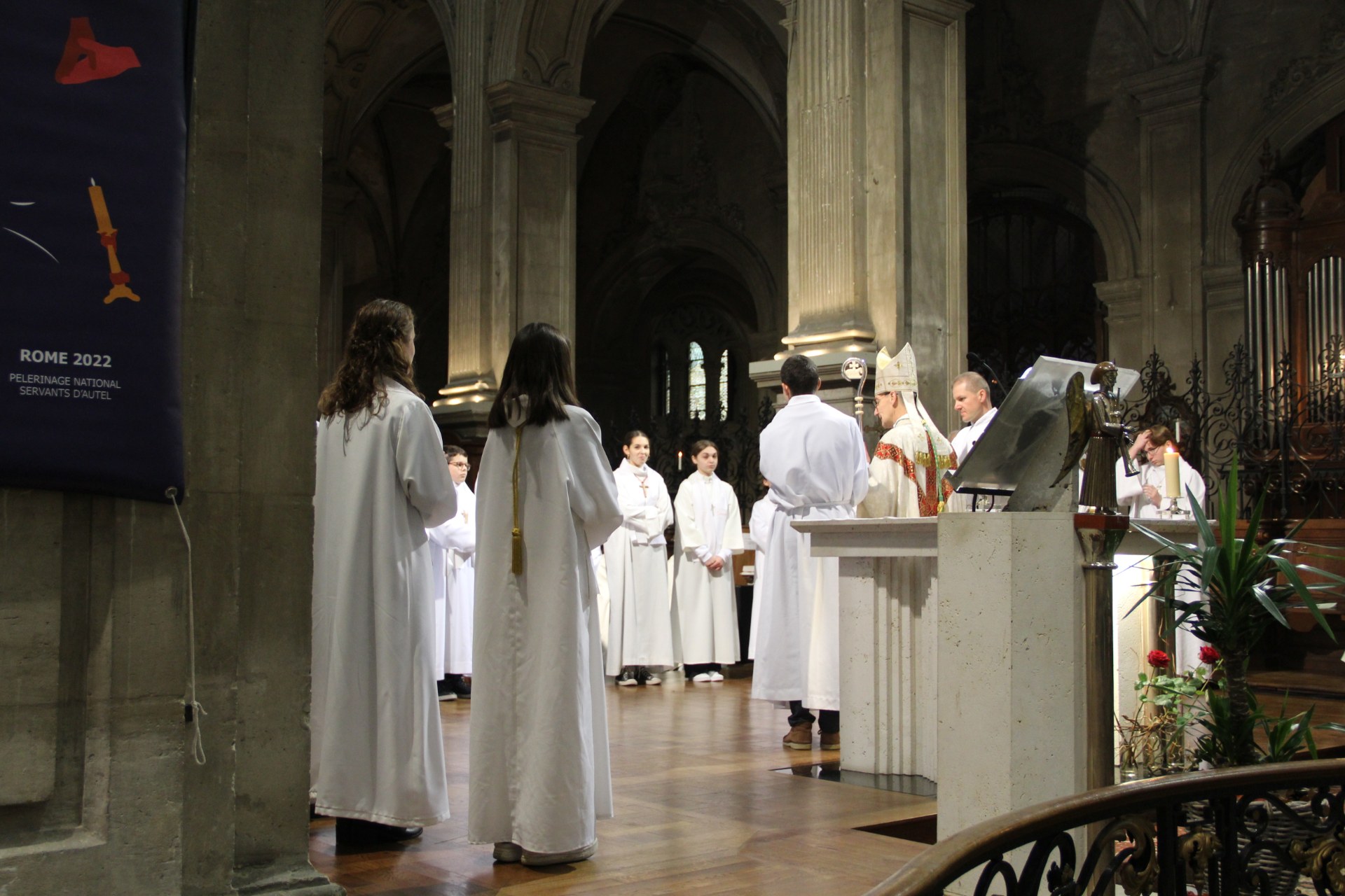 Confirmation servants autel 2022 cathédrale 17